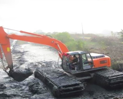 水、陸兩棲挖掘機(jī)